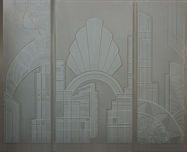 Set of three carved frosted glass panels depicting some Art Deco cubist figures.
Excellent condition.
The central glass panel has been redone with the same glass and same technical process than the two other panels.
Provenance: Casino Cercle