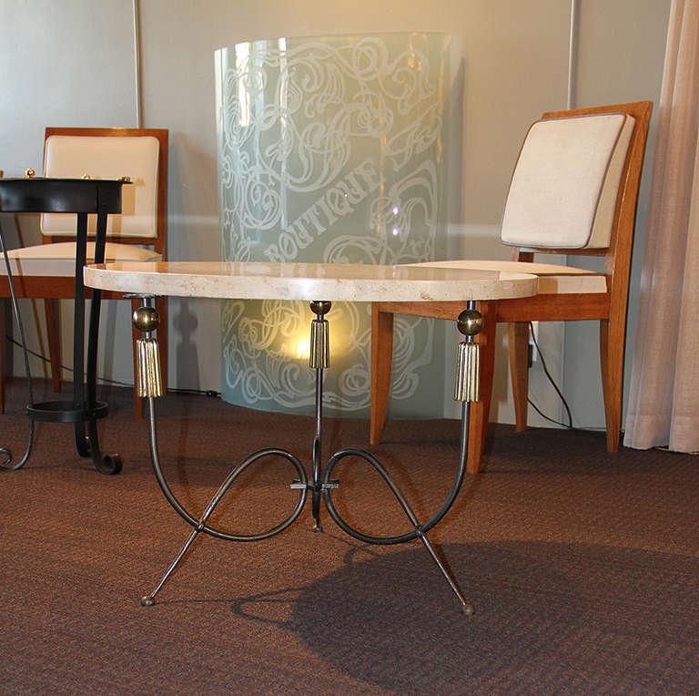 Elegant wrought iron and gilt bronze coffee table with a circular marble top.
France, circa 1950.

Measurements: Height 19