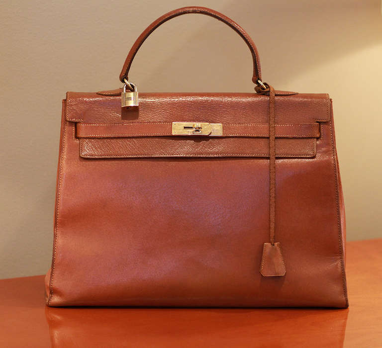 Kelly Camel Leather Bag By Hermes In Good Condition In Encino, CA