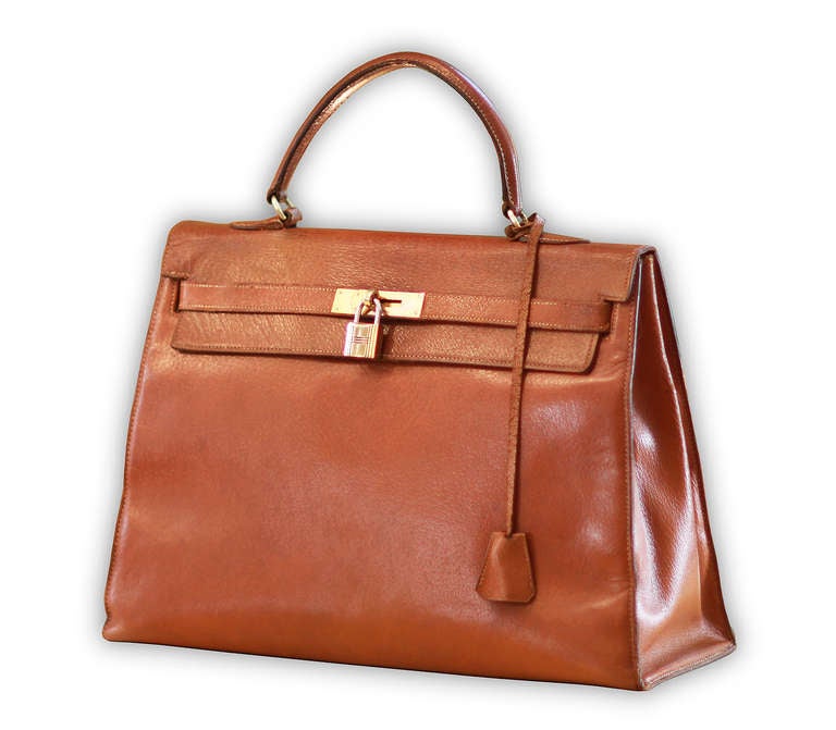 Hermès, Kelly, France, circa 1969
Original Authentic and Vintage camel leather bag.
Original padlock with keys in the leather keyfob 