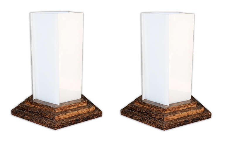 Important pair of palmwood veneer table lamps enclosing five flash glass (opaline) glass sheets. The current French wire with original bayonet socket can accept 110v light bulbs as shown on pictures. However, the wire can be redone before shipping
