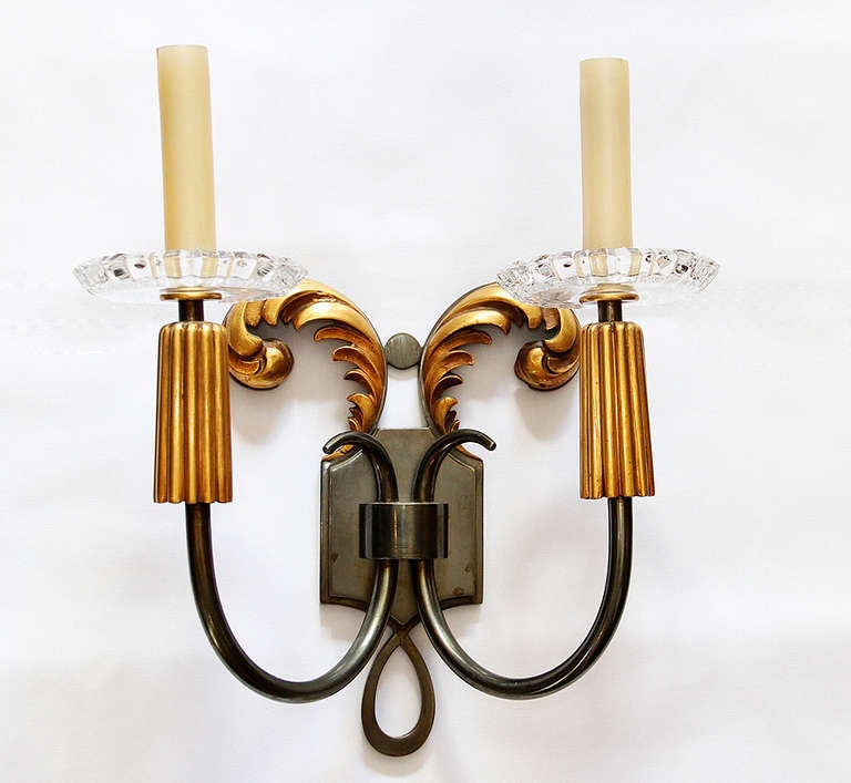 Elegant Pair of 1940s French Bronze Sconces In Excellent Condition In Encino, CA