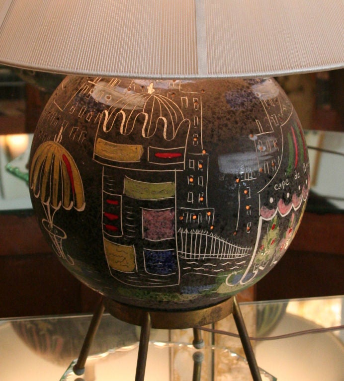 'Cafe de Paris' scene ceramic and brass lamp by Tye of California In Excellent Condition In New York, NY