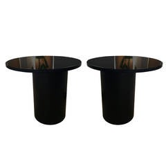 Superbe ensemble de tables d'appoint en acier noir et plateaux en verre