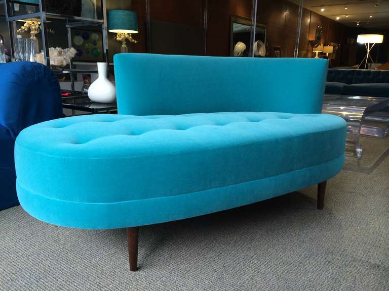 Stunning chaise with tufted seat and upholstered in a beautiful aqua green color mohair fabric. The chaise has beautiful lines, extremely comfortable and perfect to lounge and read a good book in front of the fire. The piece is newly reupholstered
