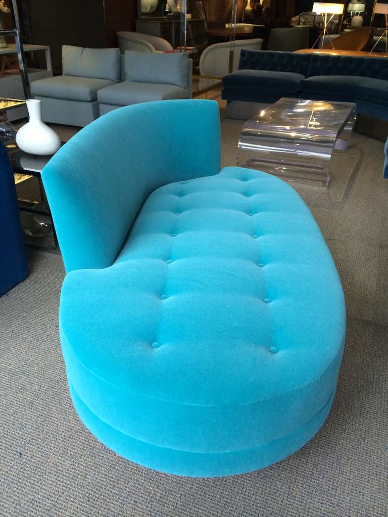 Mid Century Modern Style Chaise with Tufted Seat In Good Condition In Los Angeles, CA