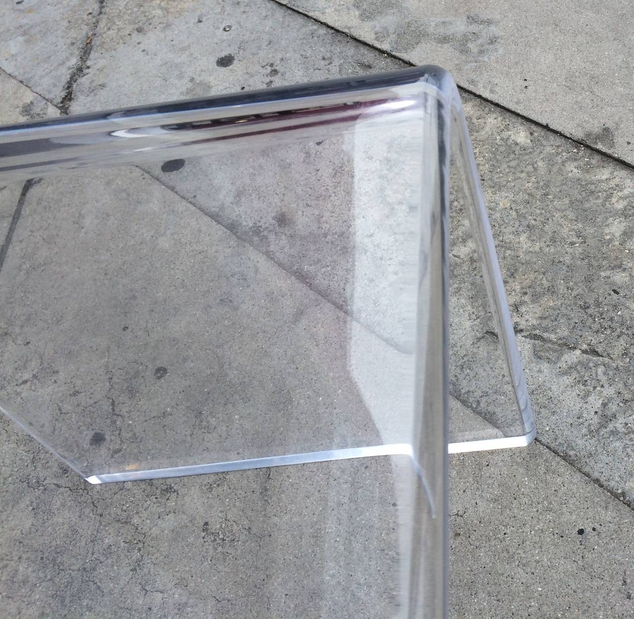 Beautiful Lucite coffee table designed and manufactured by Charles Hollis Jones in the 1970s.
The table is beautifully made, the edges of the table have a beautiful bullnose edge.
The table is in excellent original condition and is signed by the