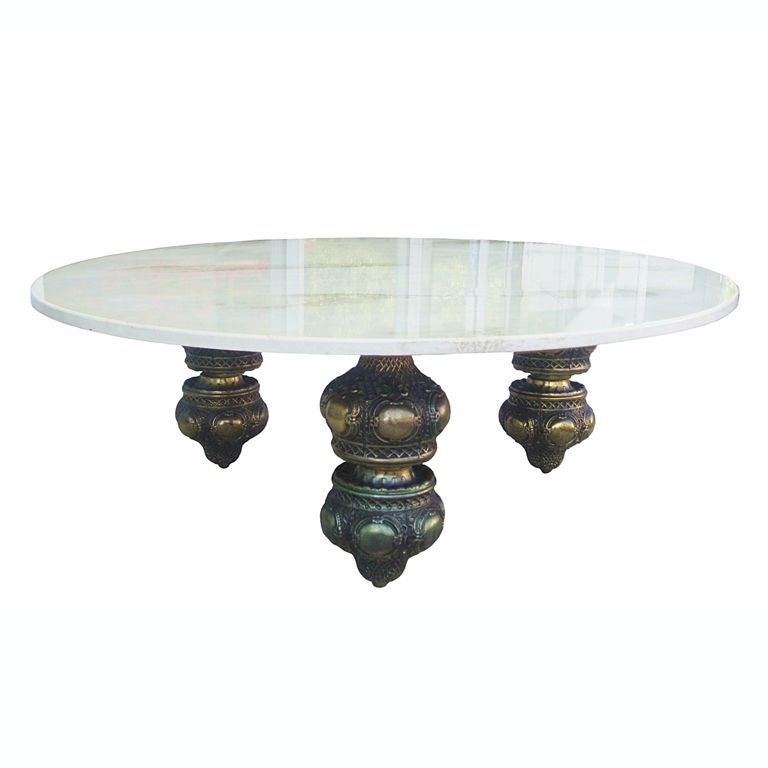 Grande table à cocktail de style marocain en laiton et marbre