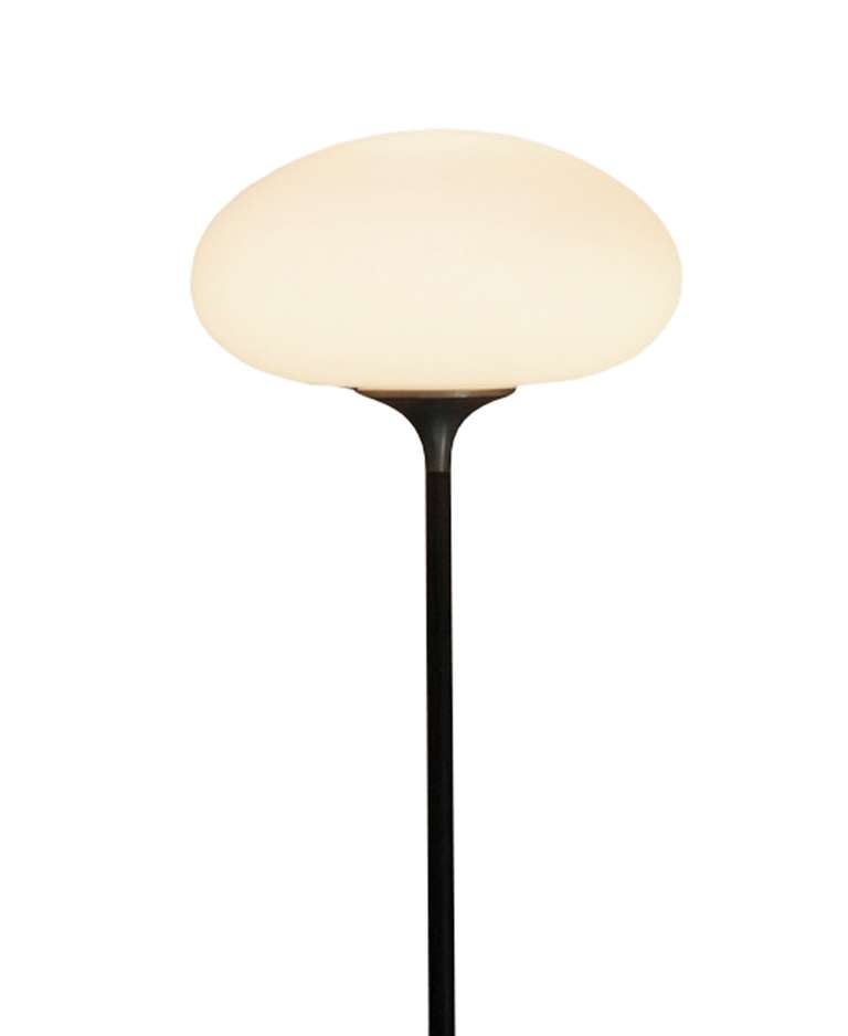 Laurel lighting cast and spun aluminium tulip based floor lamp with rosewood veneered iron stem and mushroom white opaque glass shade.

The lamp is in excellent condition.

Measurements: 12