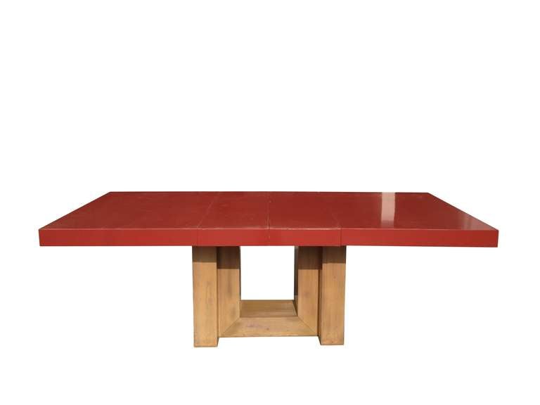 Ausziehbarer esstisch mit rot lackierter platte by Paul Laszlo
