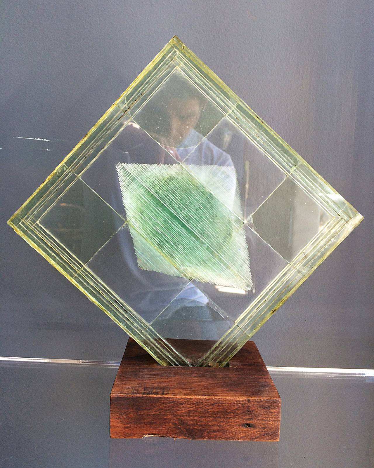 Mid-Century Modern Lucite Glass Sculpture In Good Condition In Los Angeles, CA