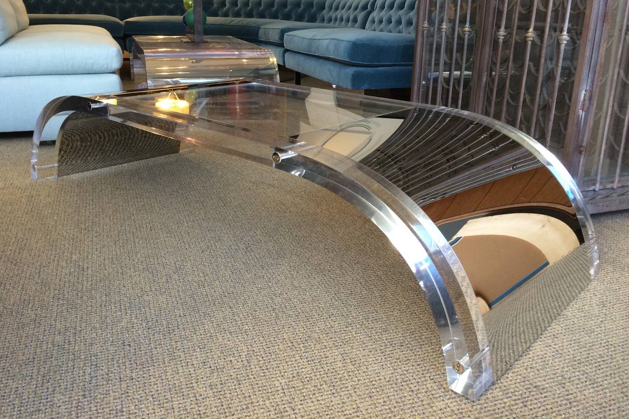 Table basse en Lucite et acier inoxydable de Charles Hollis Jones signée et datée en vente 1