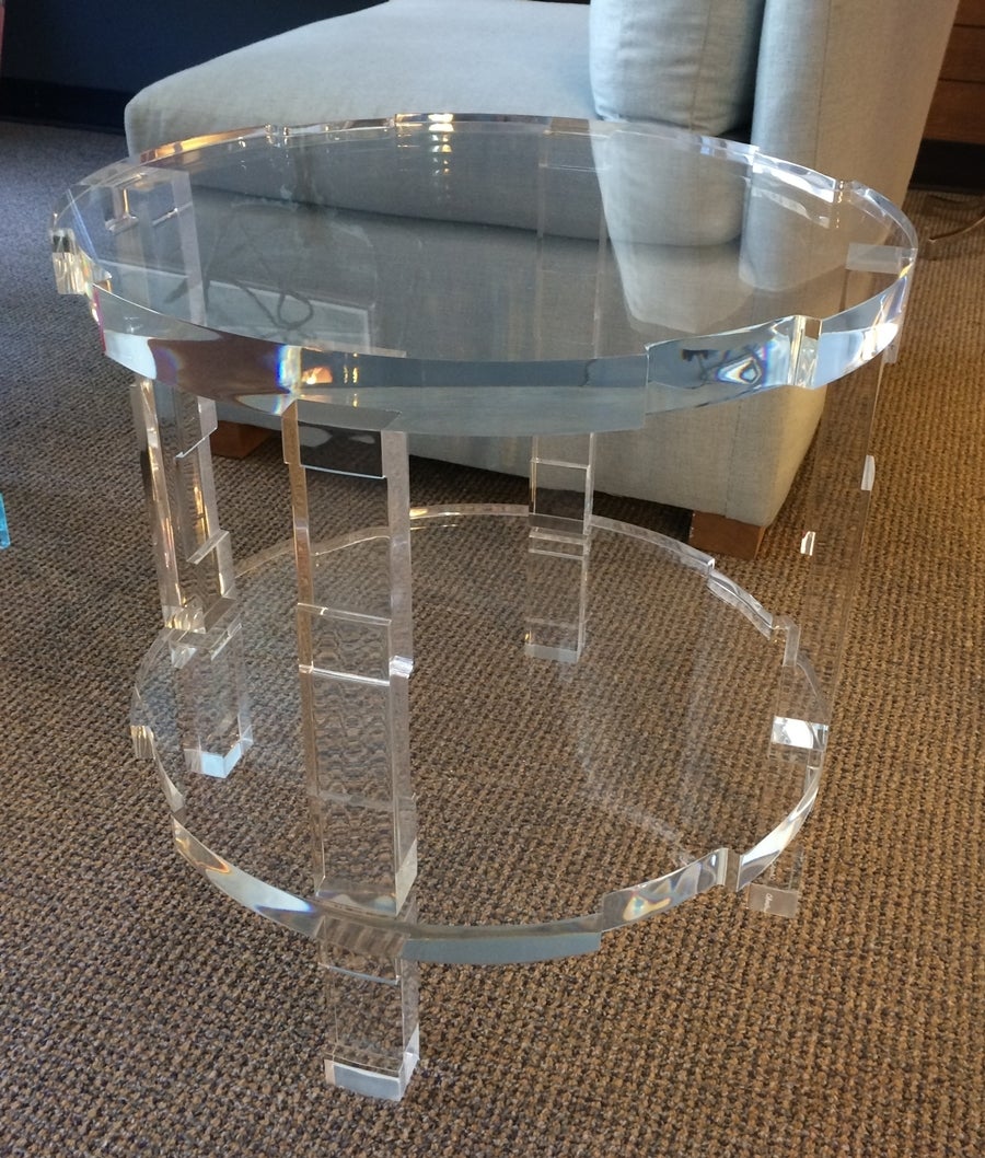 Superbe paire de tables d'appoint conçue en 2014 par Charles Hollis Jones pour Cain Modern. Les tables sont entièrement fabriquées en Lucite de 1 1/2