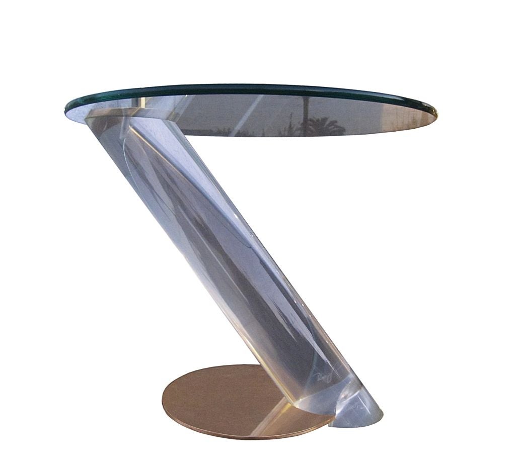One of a kind Lucite and brass side table by Lion In Frost of Florida US.
This breathtaking table looks great from any angle and it goes great in most environments, this piece really owns any room were is placed, the shiny brass round base