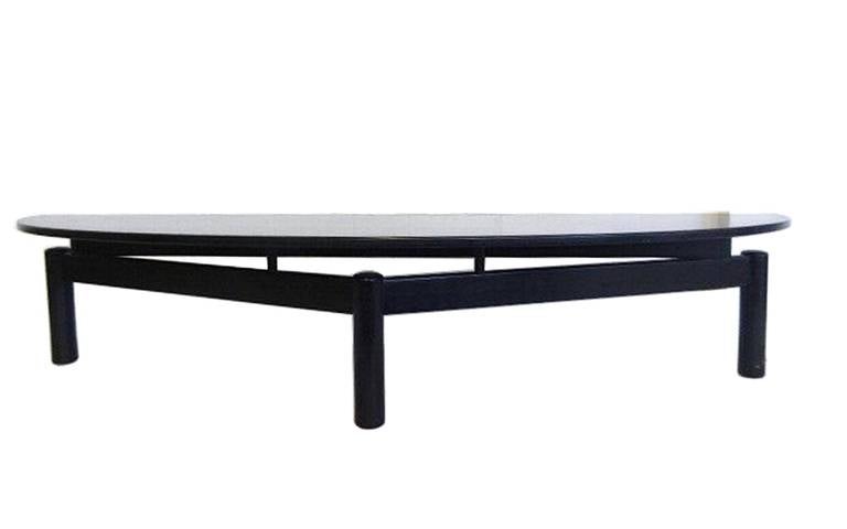 Stunning coffee table designed by Vico Magistretti from the Sinbad line and made by Cassina in 1981.
The table has a beautiful ebonized finish, the long and sleek profile are perfect if you have a long sofa or even to use as a bench on a hallway or