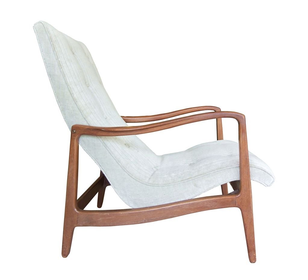 Ultra mod looking vintage early 1960's scoop lounge chair. This is a perfect accent piece for your Mid Century Modern living room or office. The sleek, scoop side profile is reminiscent of atomic era Milo Baughman chair designs for Thayer Coggin.