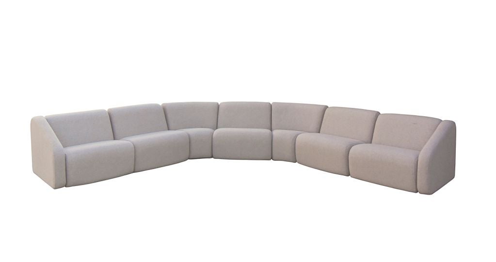 Beautiful 1970's sectional designed and manufactured by VECTA Contract as part of their Tappo Line.<br />
This sectional is fantastic, very versatile, comfortable and has amazing lines.<br />
The pieces can be arranged in many different ways and