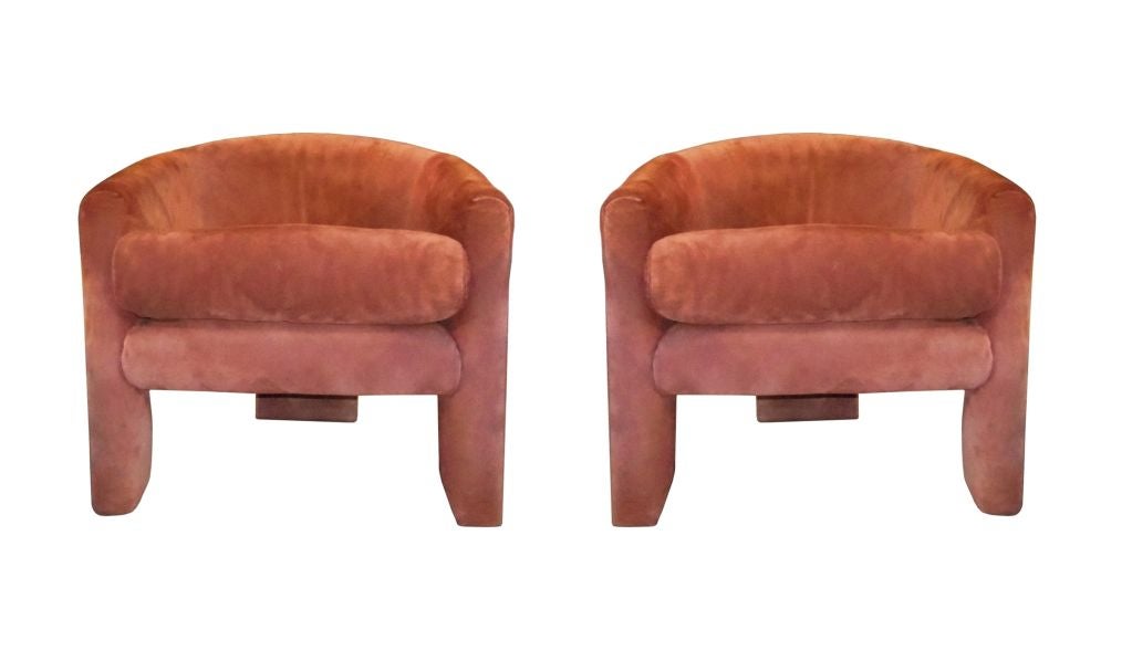 Beautiful set of 2 arm chairs designed by Milo Baughman in the 1960's.<br />
These beautiful chairs are very stylish and eye catching, the chairs are compact and yet very comfortable and the chair is surprisingly sturdy due to the wideness of the