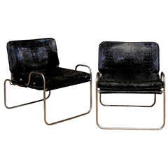 Paire de chaises en chrome et cuir verni noir