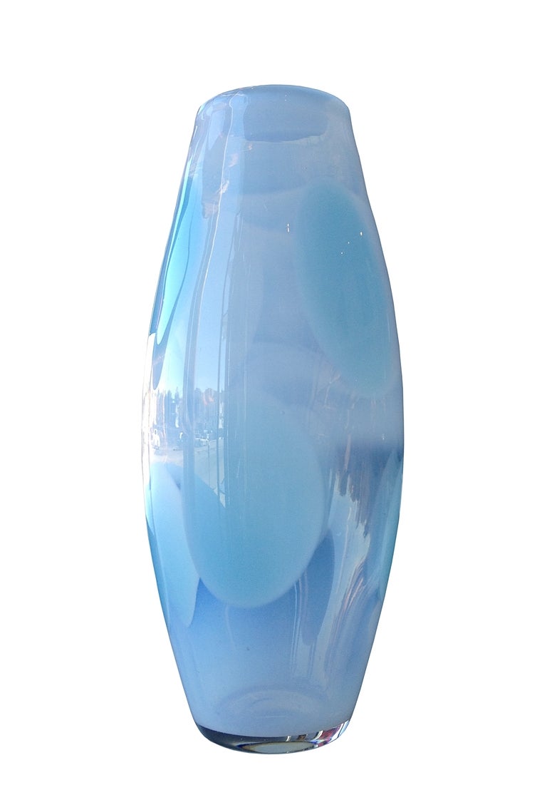 Stunning Glass vase by Jeff Zimmerman designed exclusively for Tiffany and Co.
The vase shows wonderful colors, is in excellent original condition, hand signed by Jeff Zimmerman.

Measurements:
11 1/2