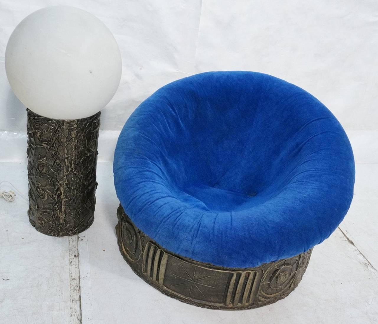 Beautiful lounge chair in the Brutalist style by Adrian Pearsall for Craft Associates.
The chair has a beautiful sculpted based made out of resin over wood, the cushion is upholstered in a blue velvet and is the original to the chair and must be