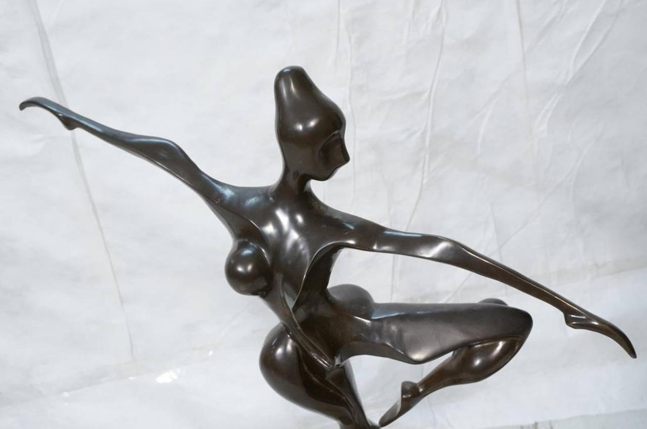 Stunning bronze sculpture in the Cubist style, the sculpture depicts a valet dancer standing in her toes.
The sculpture is 51