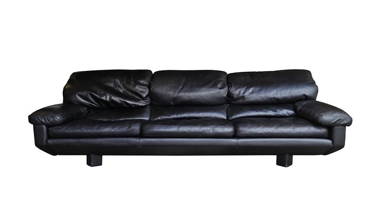 Beautiful black leather sofa by Zani, designed and manufactured in Milano Italy as a part of their 