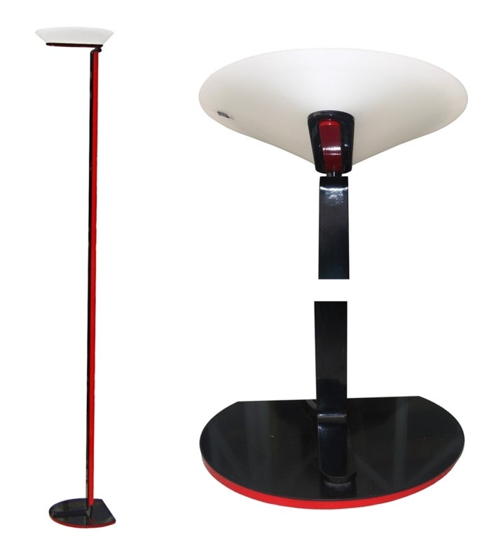 Fantastic tall floor lamp by the Italian Lighting company I3.

This floor lamp has beautiful architectural lines, is very tall and slender and the contrast of colors makes it very unique.

The lamp has a handblown shade and a glossy red line