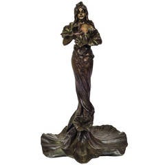 Figure debout en bronze patiné Art Nouveau par E. Villanis