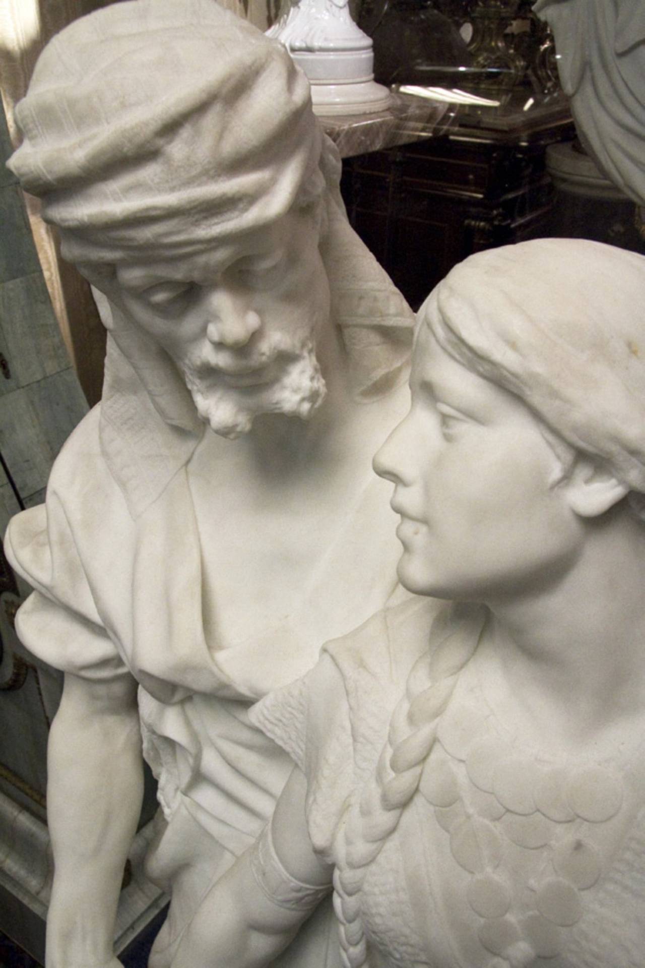 Importante figure orientale en marbre représentant deux amants, signée P. Carados, de taille presque réelle avec une sculpture fantastique
Numéro de stock : SC22