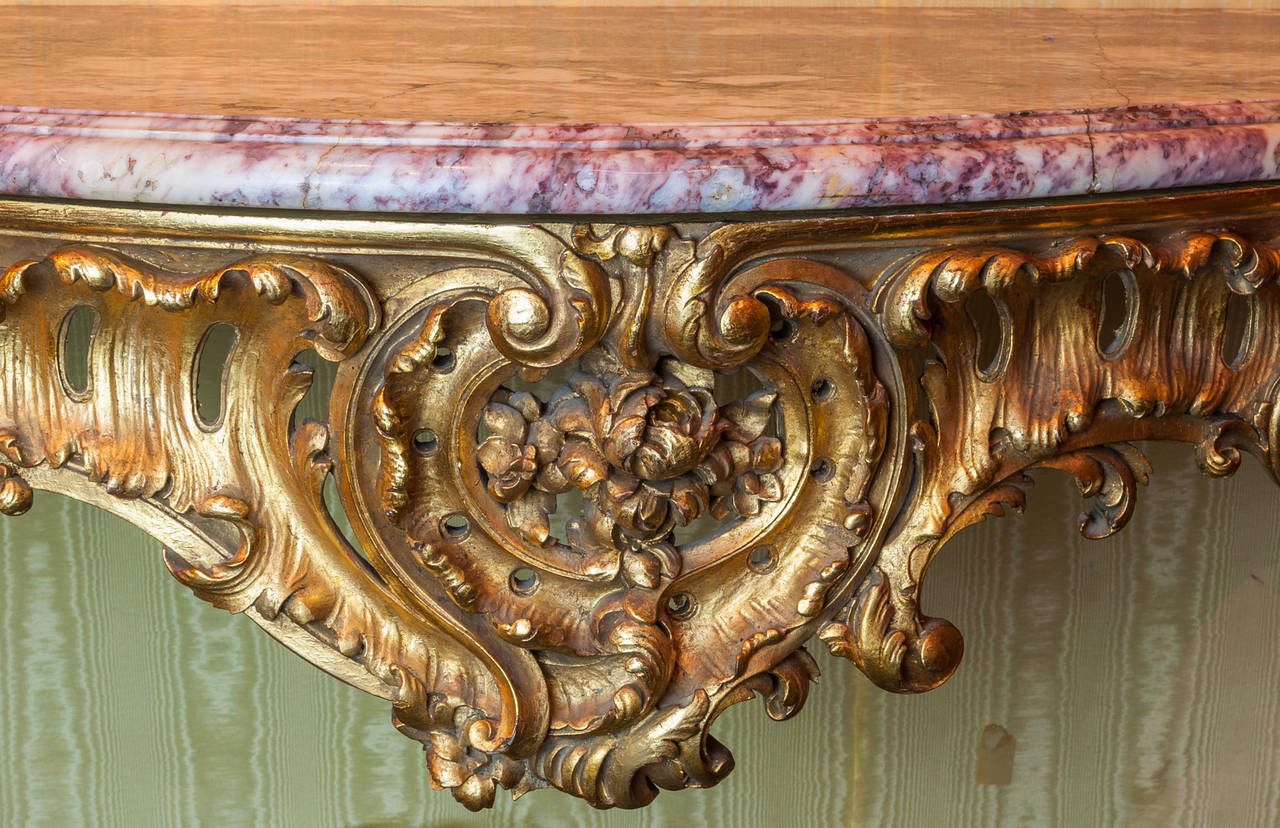 French Louis XV Style Giltwood and Marble-Top Console Table In Excellent Condition In New York, NY