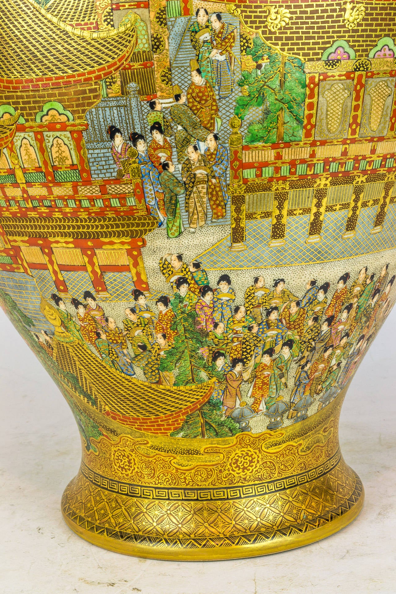 Japanese Satsuma Porcelain Pottery Vase with Painted Figures 2