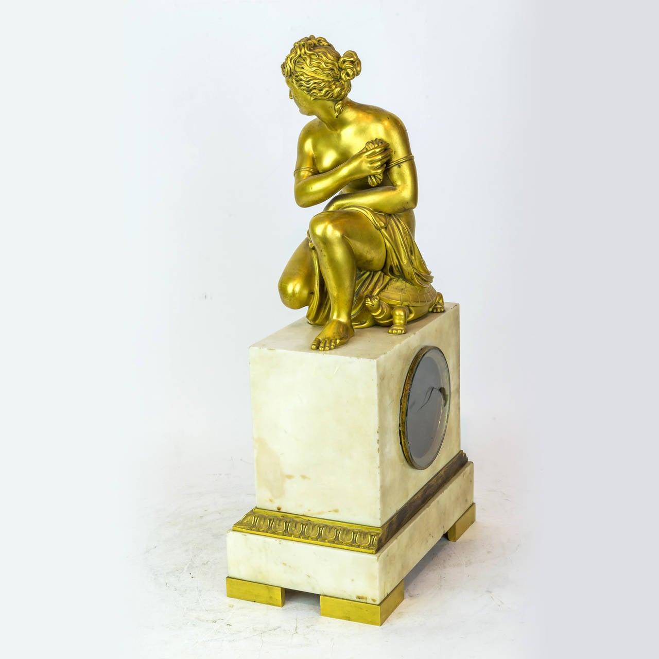 Gilt Bronze and White Marble Neoclassical Figural Mantel Clock In Good Condition In New York, NY