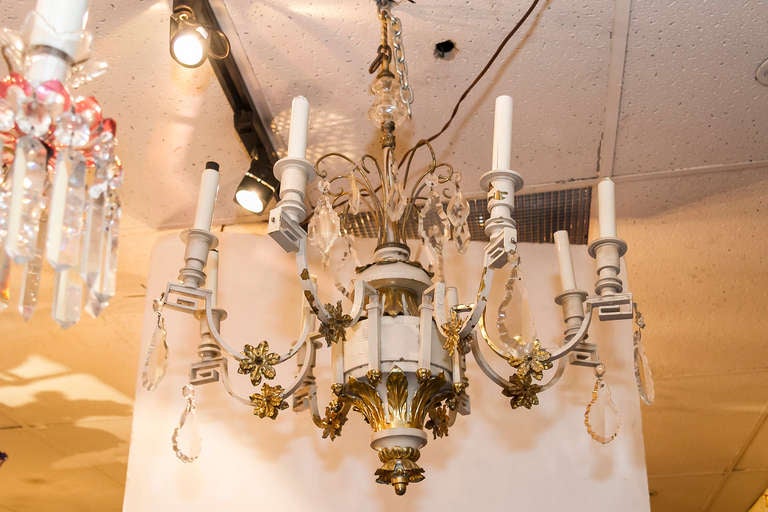 A Rustic Painted Metal and Gilt 8 Arm Chandelier In Good Condition For Sale In New York, NY