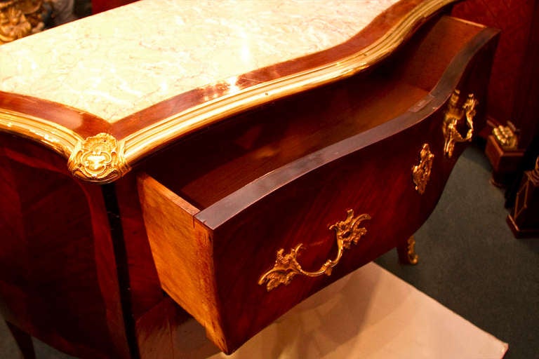 A Very Fine Quality Pair of Louis XV Style Bombe Commodes In Good Condition In New York, NY