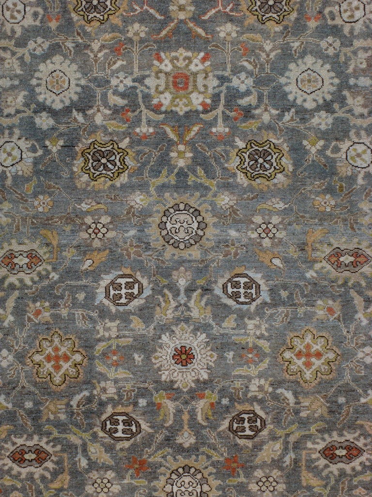 Malayer è uno degli oltre 100 villaggi di tessitura fuori Hamadan, nell'Iran nord-occidentale.  A Malayer ci sono molti parchi popolari con vegetazione lussureggiante e uccelli colorati.  I motivi dei tappeti Malayer sono principalmente geometrici e