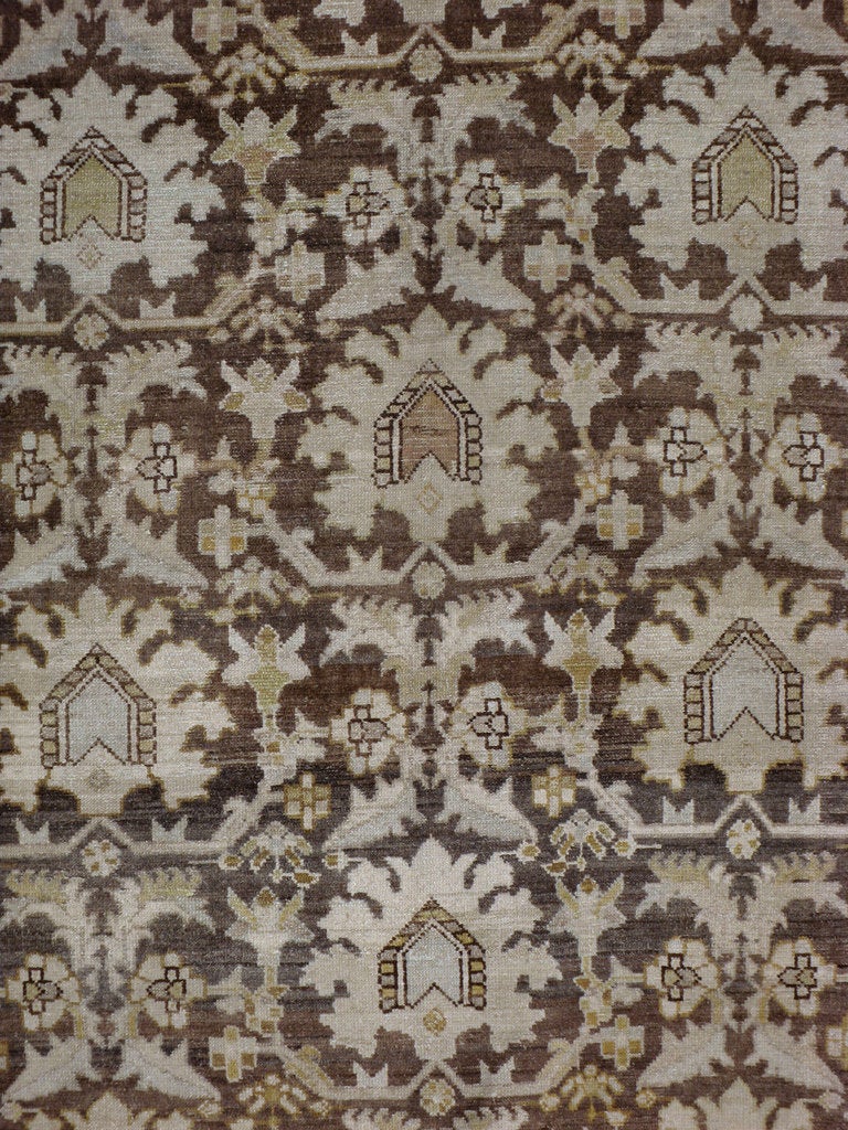 Malayer es uno de los más de 100 pueblos de tejedores de las afueras de Hamadán, en el noroeste de Irán.  Malayer tiene muchos parques populares con exuberante vegetación y pájaros de colores.  Los motivos de las alfombras Malayer son principalmente