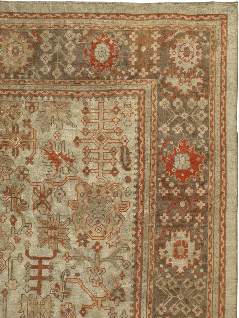 Antique Turkish Oushak Rug In Good Condition For Sale In New York, NY