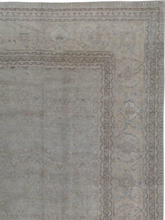 Antiker persischer Täbris-Teppich (Persisch) im Angebot