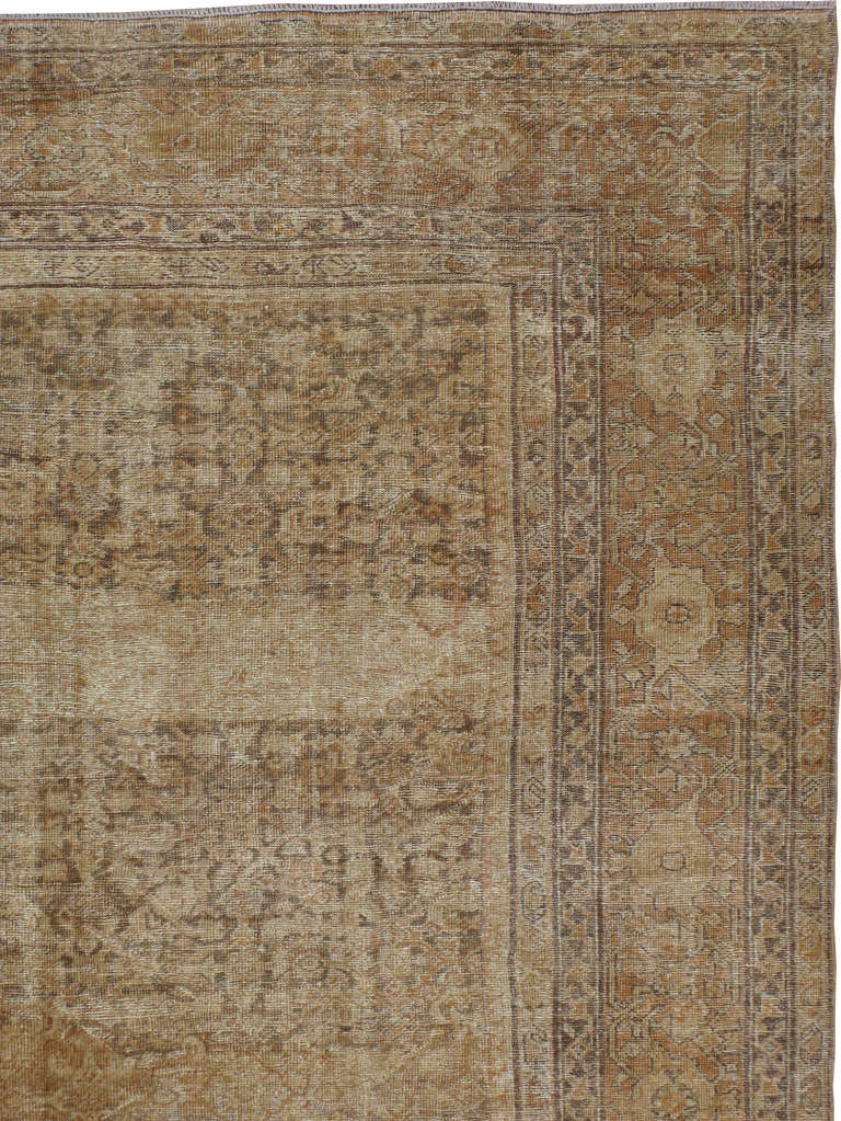Antique Persian Mahal Rug In Distressed Condition For Sale In New York, NY