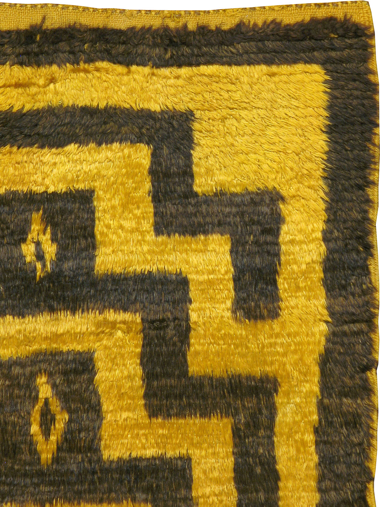 A vintage Turkish Tulu carpet from the second quarter of the 20th century.