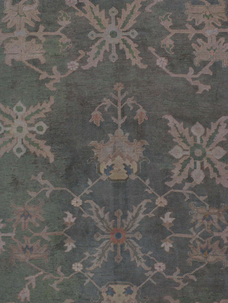 Un tappeto Oushak turco del primo quarto del XX secolo.