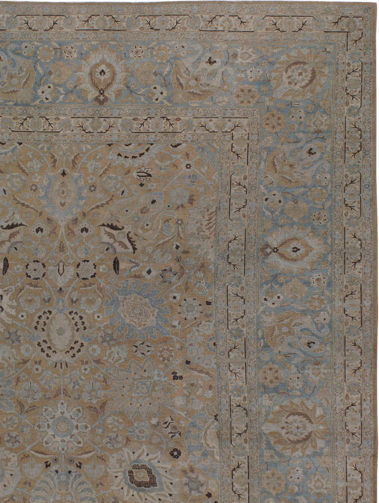 Perse Tapis persan ancien de Tabriz en vente