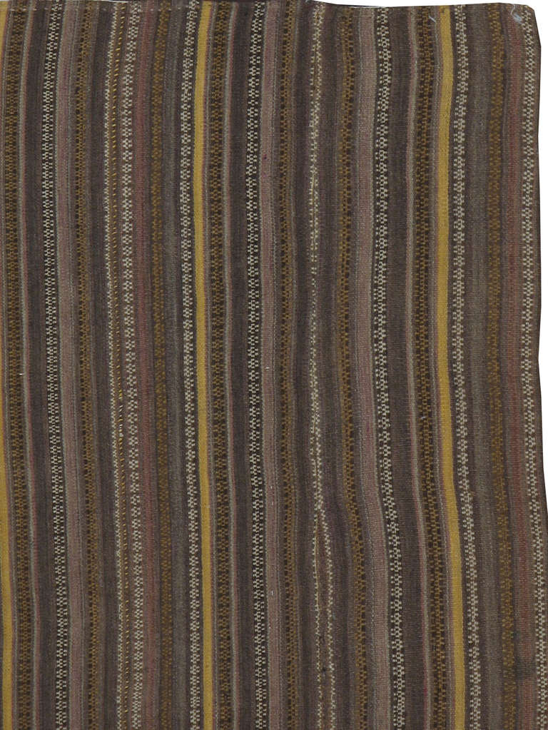 Un kilim persiano della metà del XX secolo.