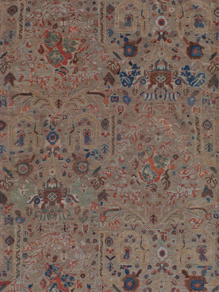 Mahal-Teppiche gibt es sowohl mit Stammes- als auch mit kurvilinearen Motiven.  Dieses Attribut leitet sich von der einzigartigen Lage der Stadt Mahallat ab, die zwischen den Städten Arak und Delijan liegt, auf dem Weg der Stammesvölker im Süden