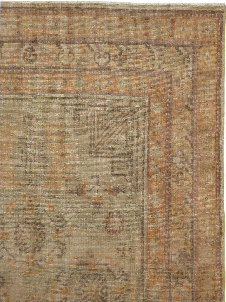 Chinois Tapis Khotan ancien du Turkestan oriental en vente