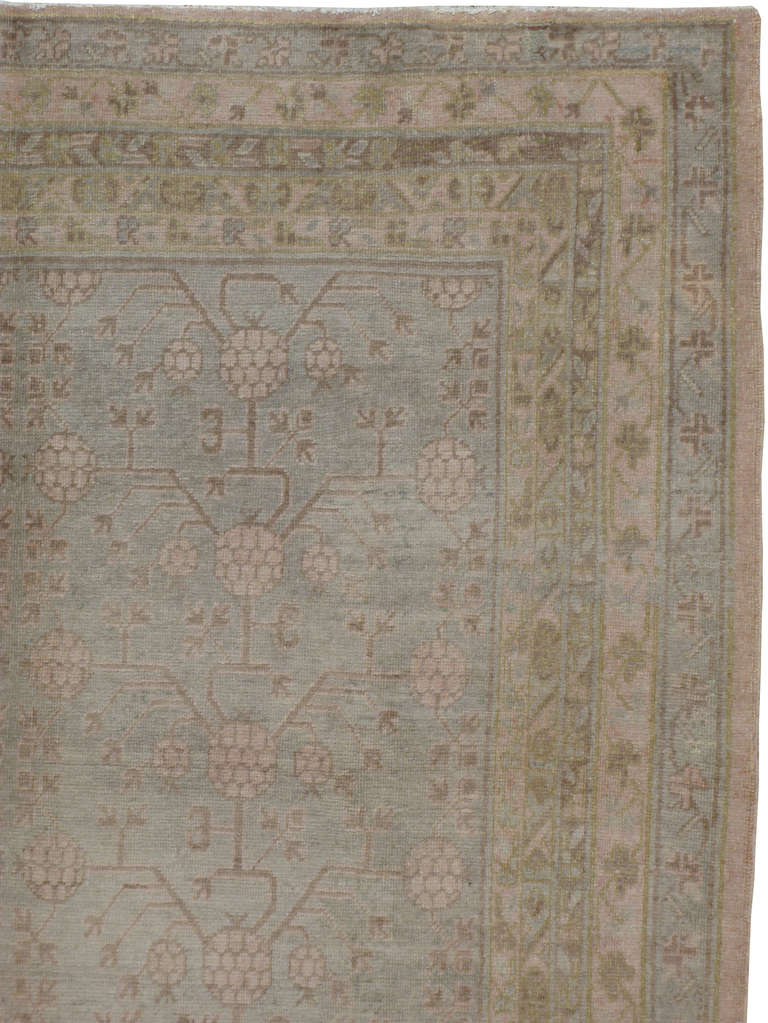 Tapis Khotan ancien du Turkestan oriental Bon état - En vente à New York, NY