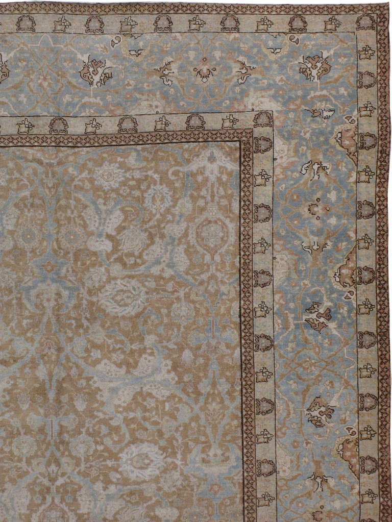 Antiker persischer Täbris-Teppich (Persisch) im Angebot