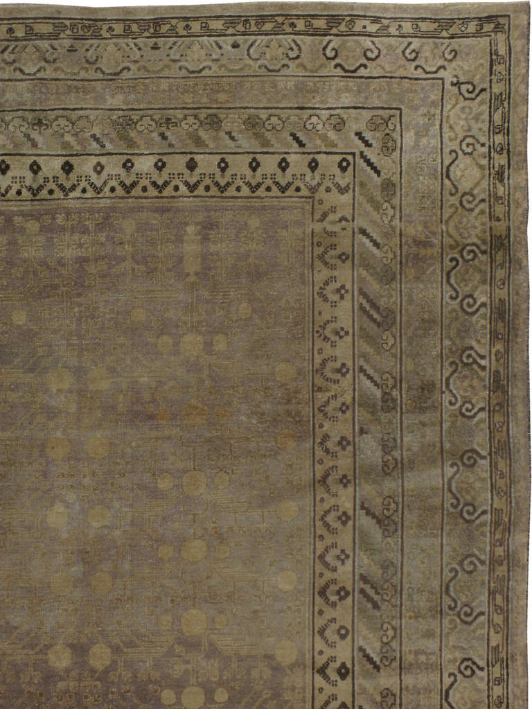 Antiker Ostturkestanischer Khotan-Teppich (Turkestan) im Angebot