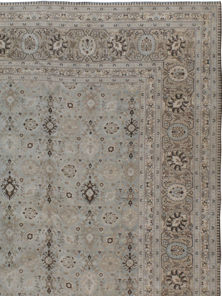 Antiker persischer Täbris-Teppich (Persisch) im Angebot